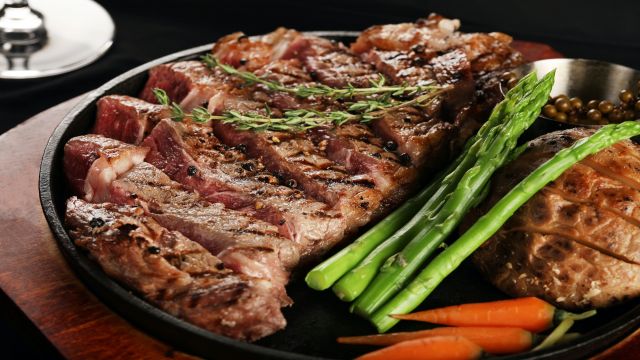 Lokum gibi bir kırmızı et nasıl pişirilir?